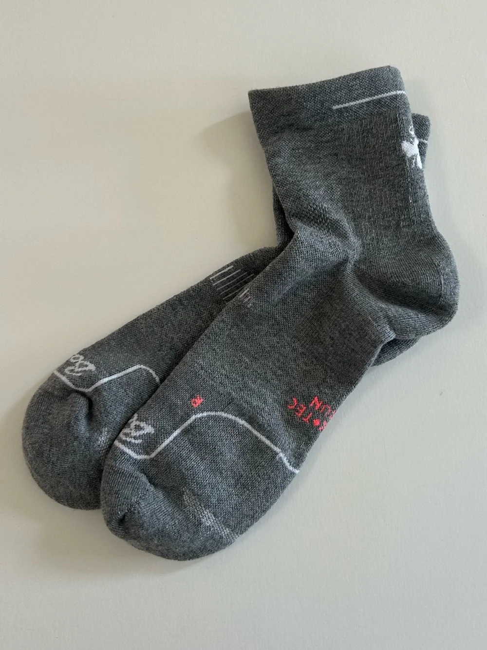 Bombas New 1 pair Hex Tec Run Ankle Socks XL Gray White